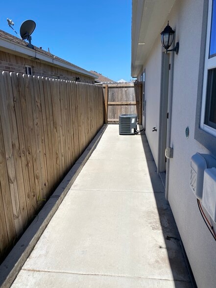 Building Photo - 513 Teague Avenue