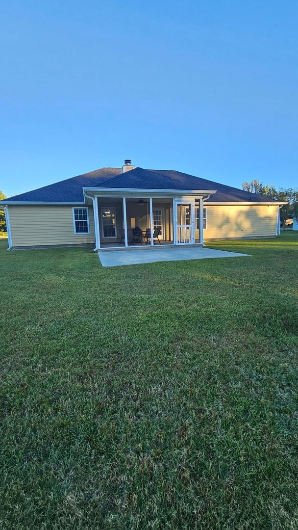 Building Photo - Country living but conveniently located in Kingsgate S/D in North Lowndes County near Moody AFB.