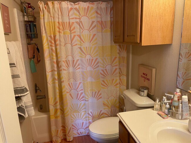 Building Photo - River Oaks #605