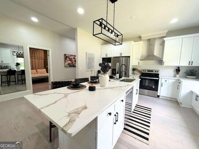 Building Photo - 1701 Lanier Dr SW