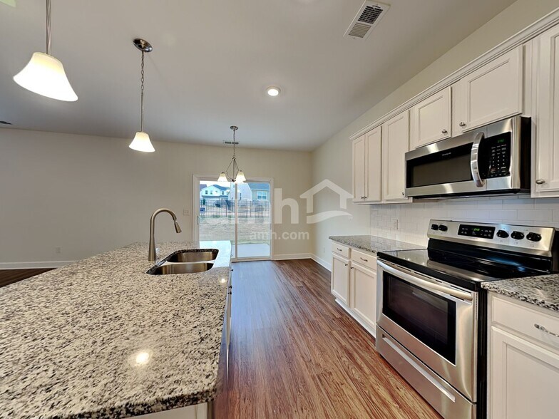 Building Photo - 4402 Erabele Dr