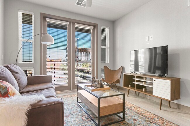 Primary Photo - 400 N 2nd Ave
