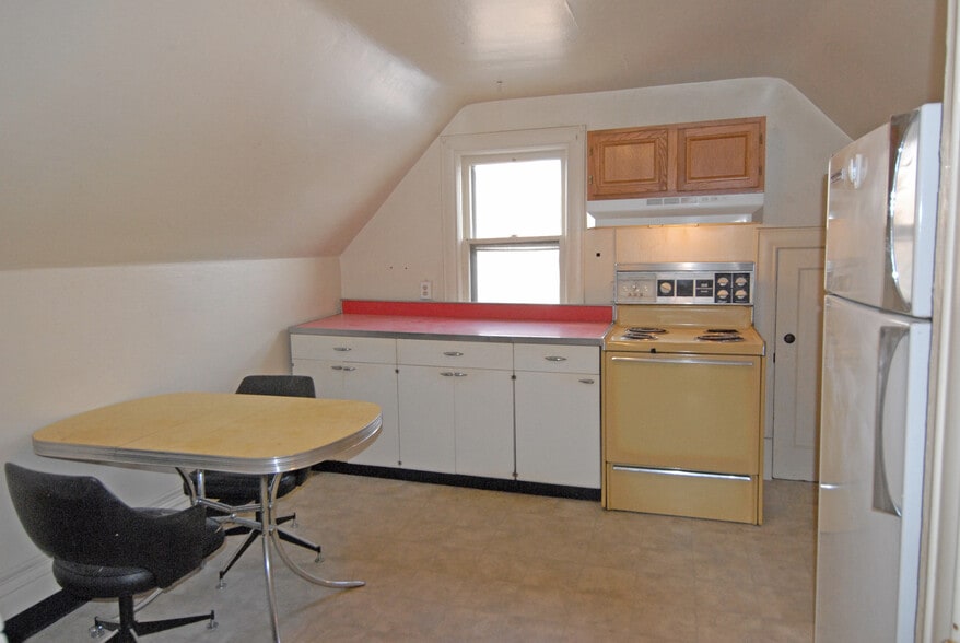 Building Photo - 304 E Uintah St