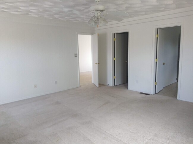 Building Photo - 3BR, 2.5BA, 2CG