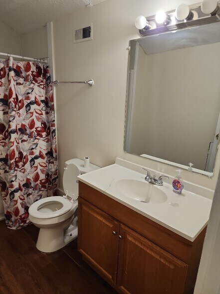 Building Photo - 515 Ben Hur Ave