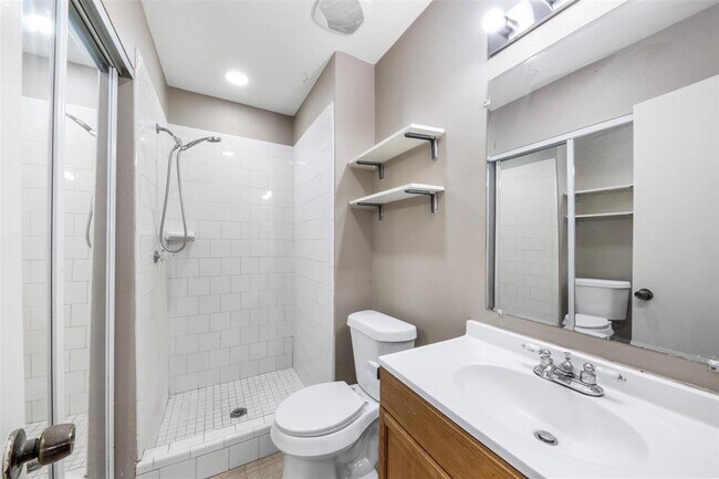 Building Photo - 1106 Ravenscourt Dr