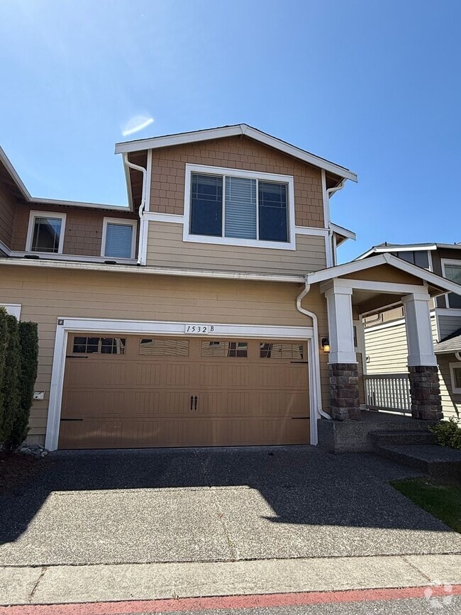 Building Photo - New! 3BD/2.5BTH Modern Townhouse in Greekb...