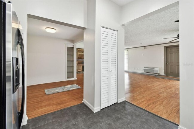 Building Photo - 206 N Montclair Ave