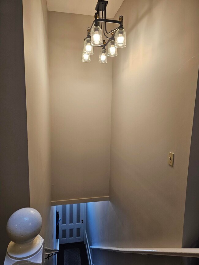 Building Photo - 43 W Main St