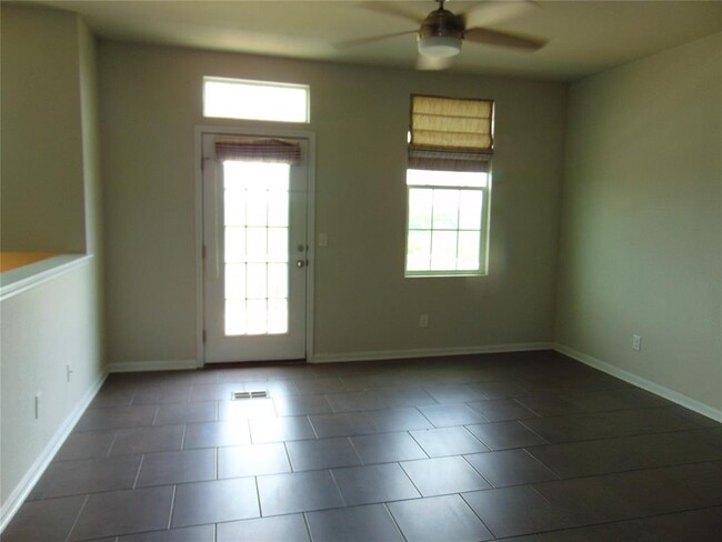 Building Photo - 1709 Arbor Knot Dr