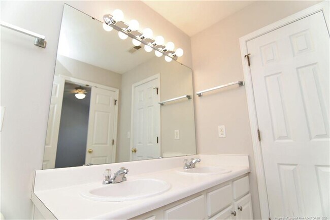 Building Photo - 5132 TwelvePole Dr