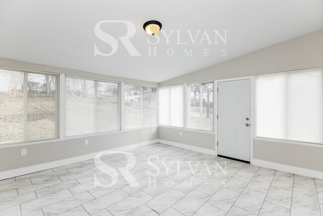 Building Photo - Charming 3BR 2 BA Ready for Move In