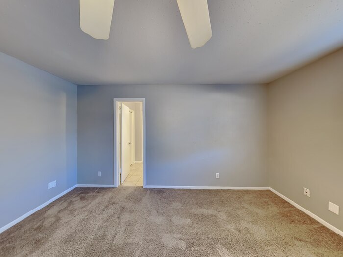 Building Photo - 15727 Cascade Point Dr