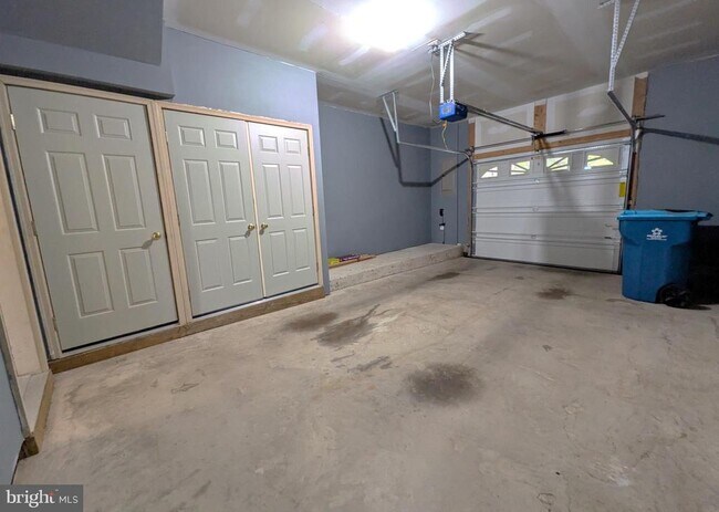 Building Photo - 25015 Riding Center Dr