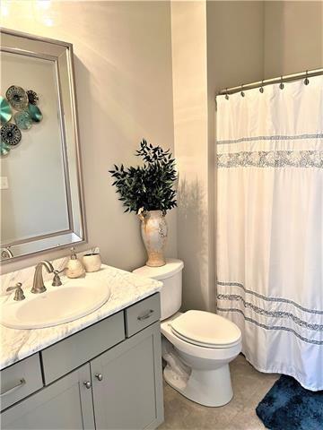 Building Photo - 324 Rue Petite