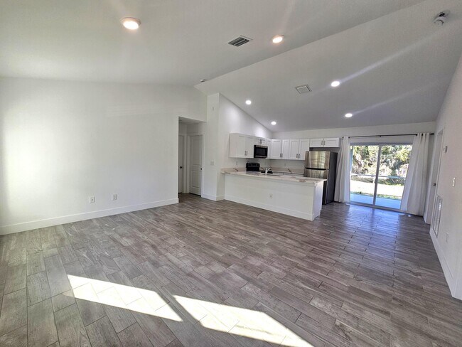 Building Photo - 2447 NW 5th St