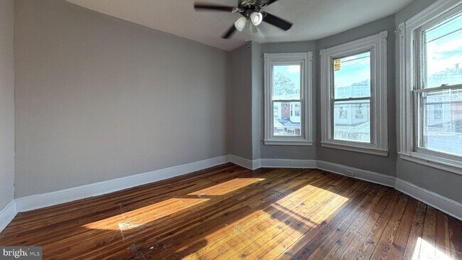 Building Photo - 1249 N Alden St