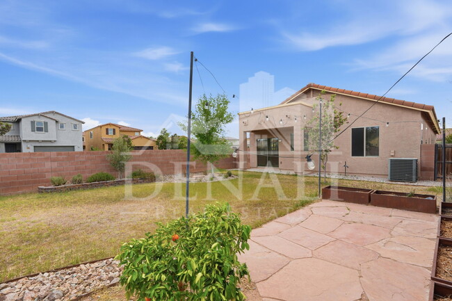 Building Photo - 584 N Highlands Grove Ln