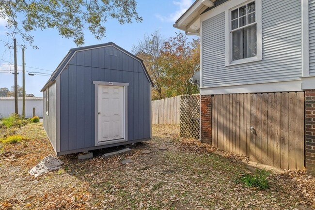 Building Photo - 207 Culberson Ave