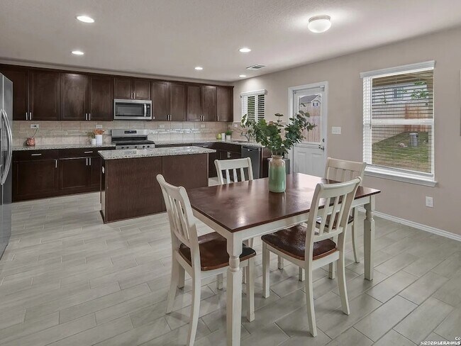 Building Photo - 12023 Sitio Plains