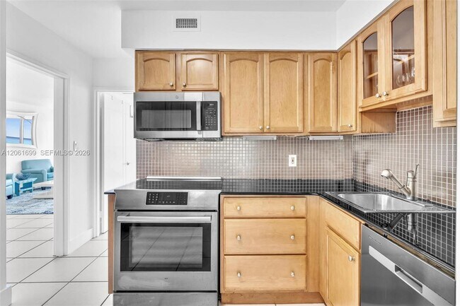 Building Photo - 5161 Collins Ave
