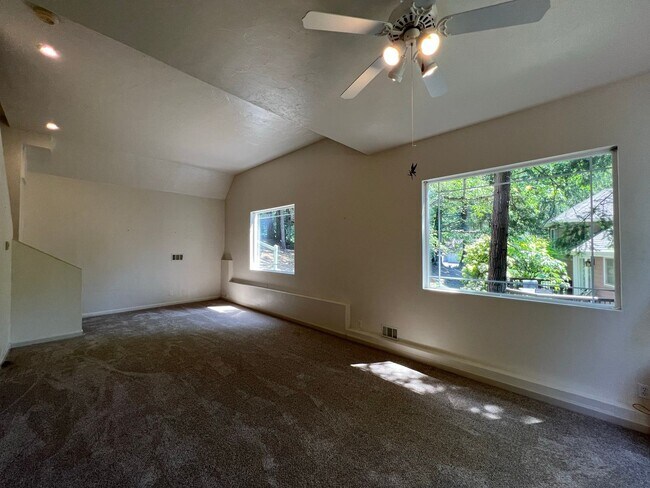 Building Photo - 3926 Shasta View St