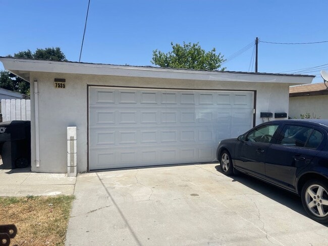 Primary Photo - 7535 Columbia St