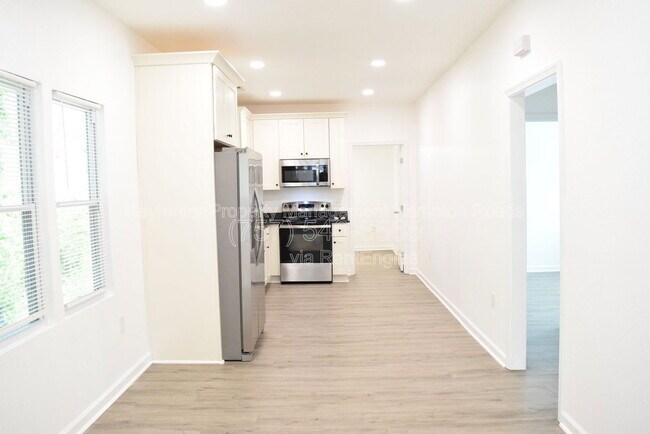 Building Photo - 850 W 50th St