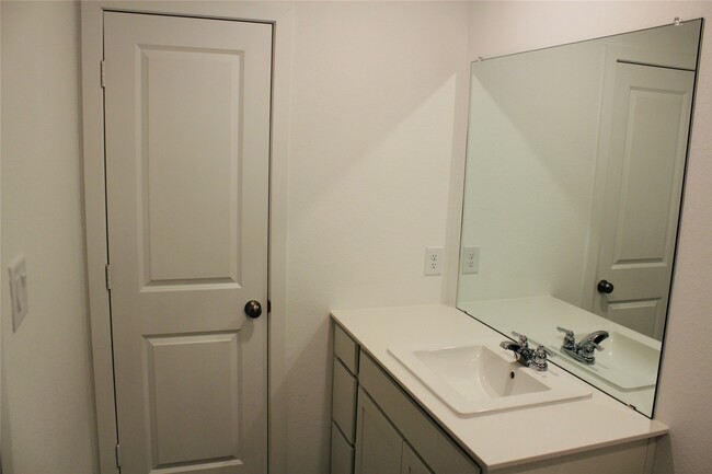 Building Photo - 1646 Gardenia Grv Ln