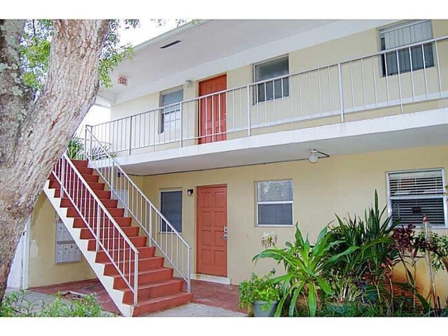 Building Photo - 305 NE 16th St