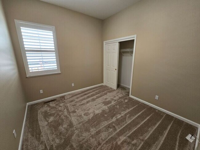 Building Photo - Spacious Modern Home in Spanish Springs