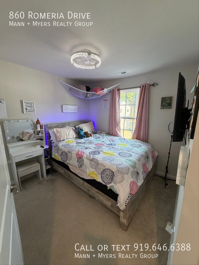 Building Photo - 860 Romeria Dr