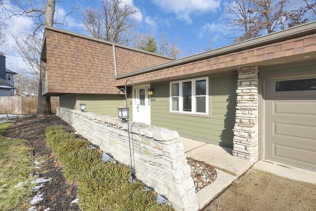 Building Photo - 2844 Wildwood Rd