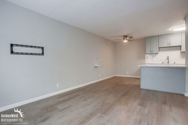 Building Photo - Upgraded 1Bdm 1Ba Condo in Beautiful Del Mar!