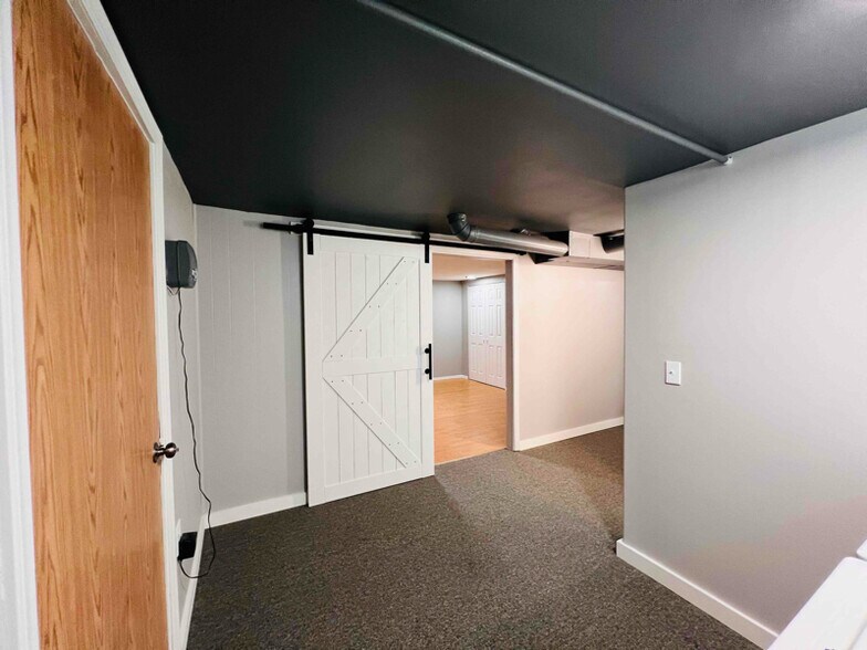 Building Photo - 6127 N Regal St