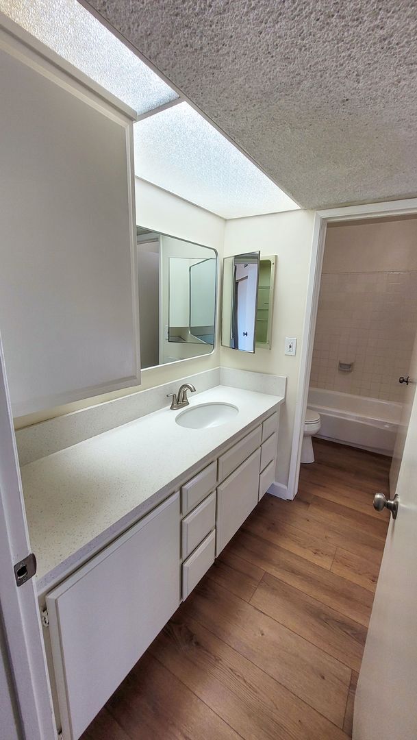 Building Photo - Remodeled Upstairs 2 Bed 2 Bath Condo with...
