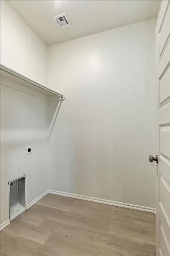 Building Photo - Modern 2-Bed, 2-Bath Duplex in Lawton View...