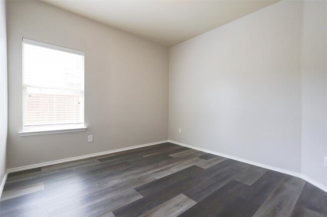 Building Photo - 9717 Mulligan Dr