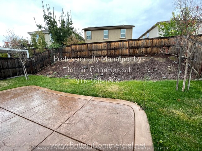 Building Photo - Gorgeous and Spacious 3 Bed 2.5 Bath Two-S...