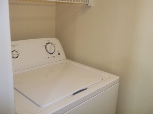 Building Photo - 767 SE 1st Way