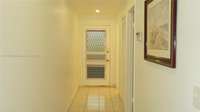 Building Photo - 1400 SW 124th Terrace