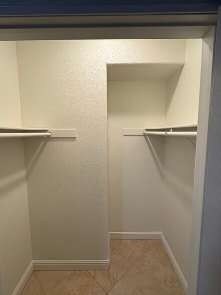 Building Photo - 24909 Madison Ave