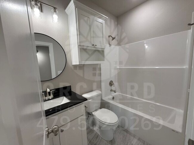 Building Photo - Henley 3 | Duplex in Siloam Springs!
