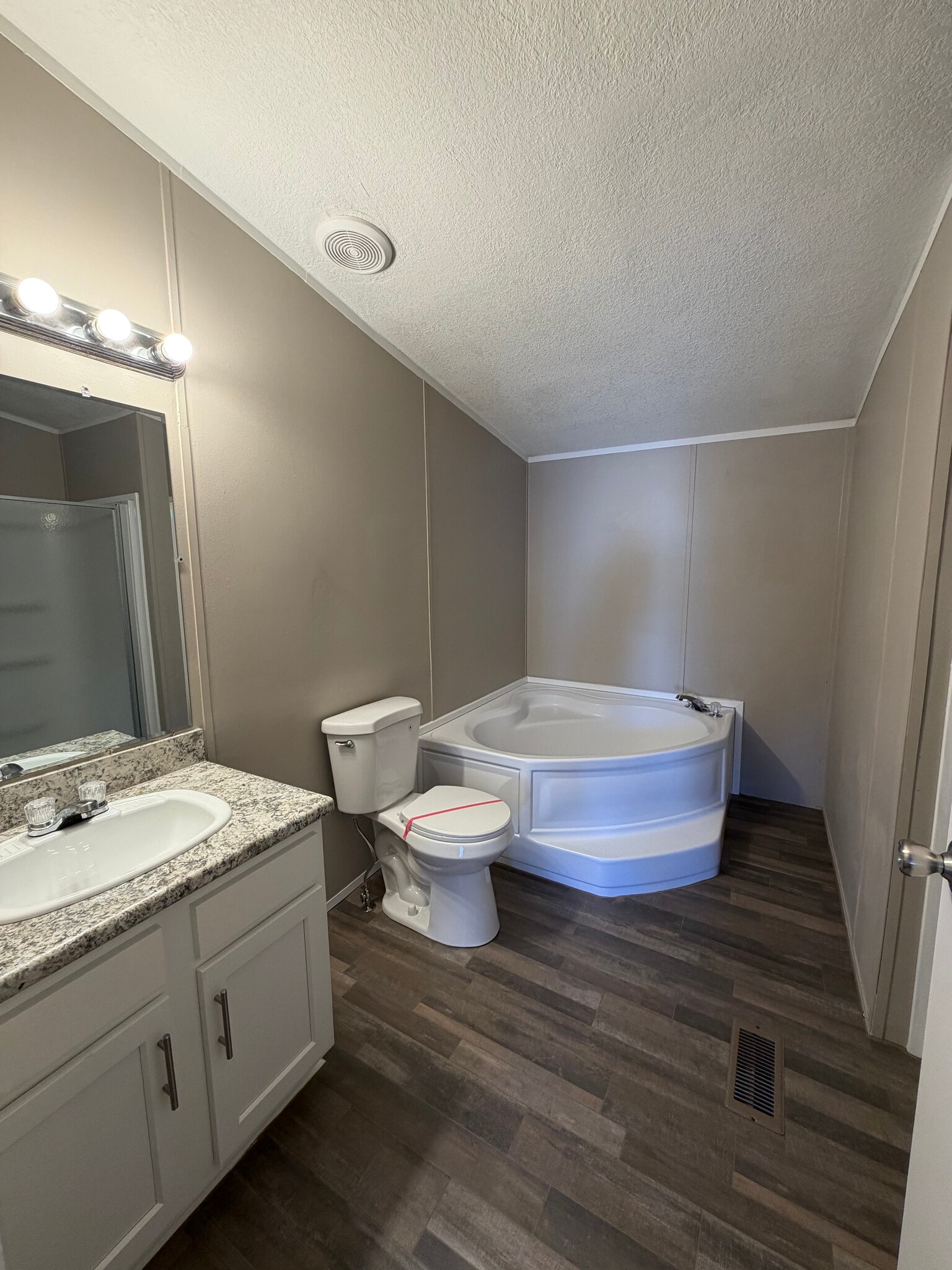 Building Photo - 9111 Hatian Way