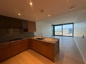 Building Photo - Victoria Place #3507