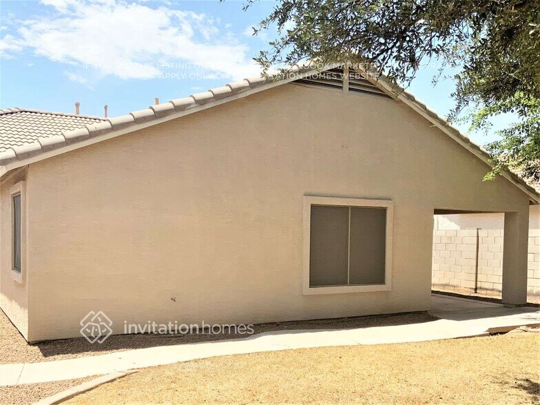 Building Photo - 2724 E Concho Ave