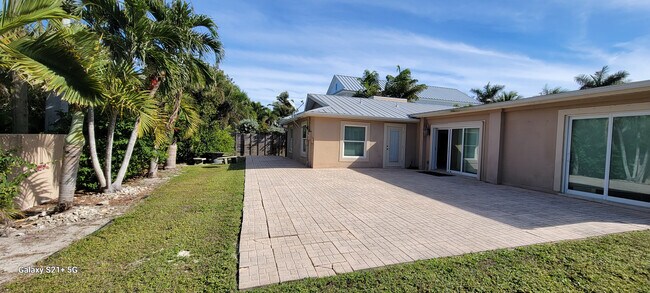 Building Photo - 5200 West Blvd