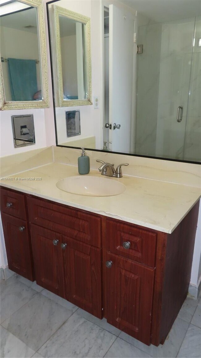 Building Photo - 5701 Collins Ave