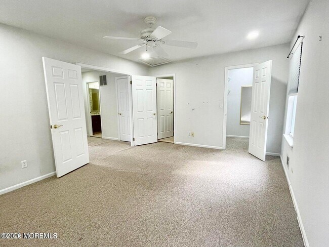 Building Photo - 21 Evergreen Dr