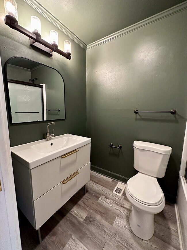 Building Photo - 5221 Greenbrook Dr